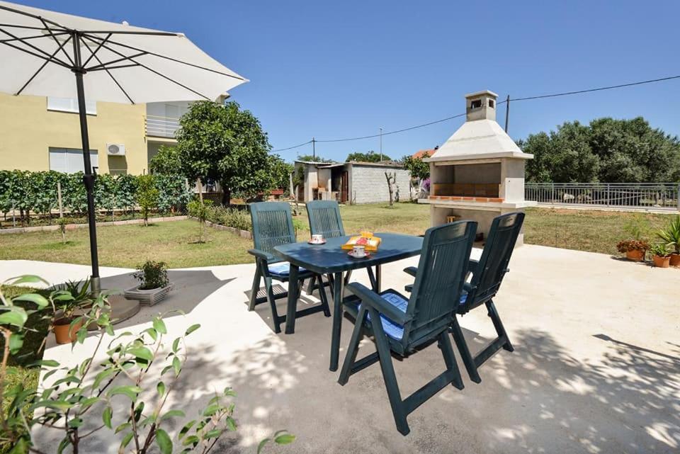 Sreca Apartment Near Beach With Bbq Bibinje Exterior foto