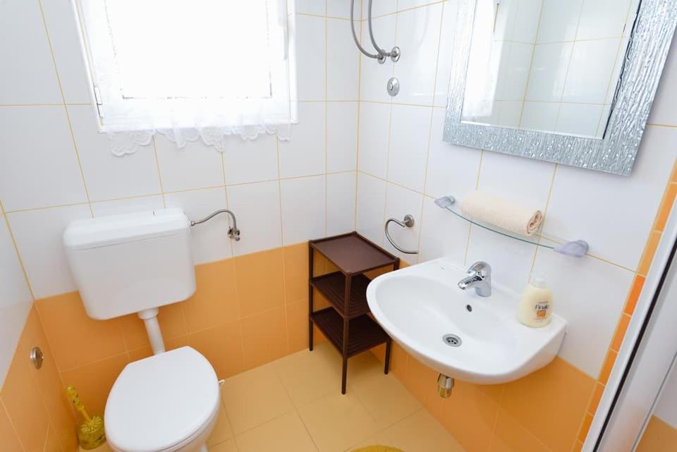 Sreca Apartment Near Beach With Bbq Bibinje Exterior foto